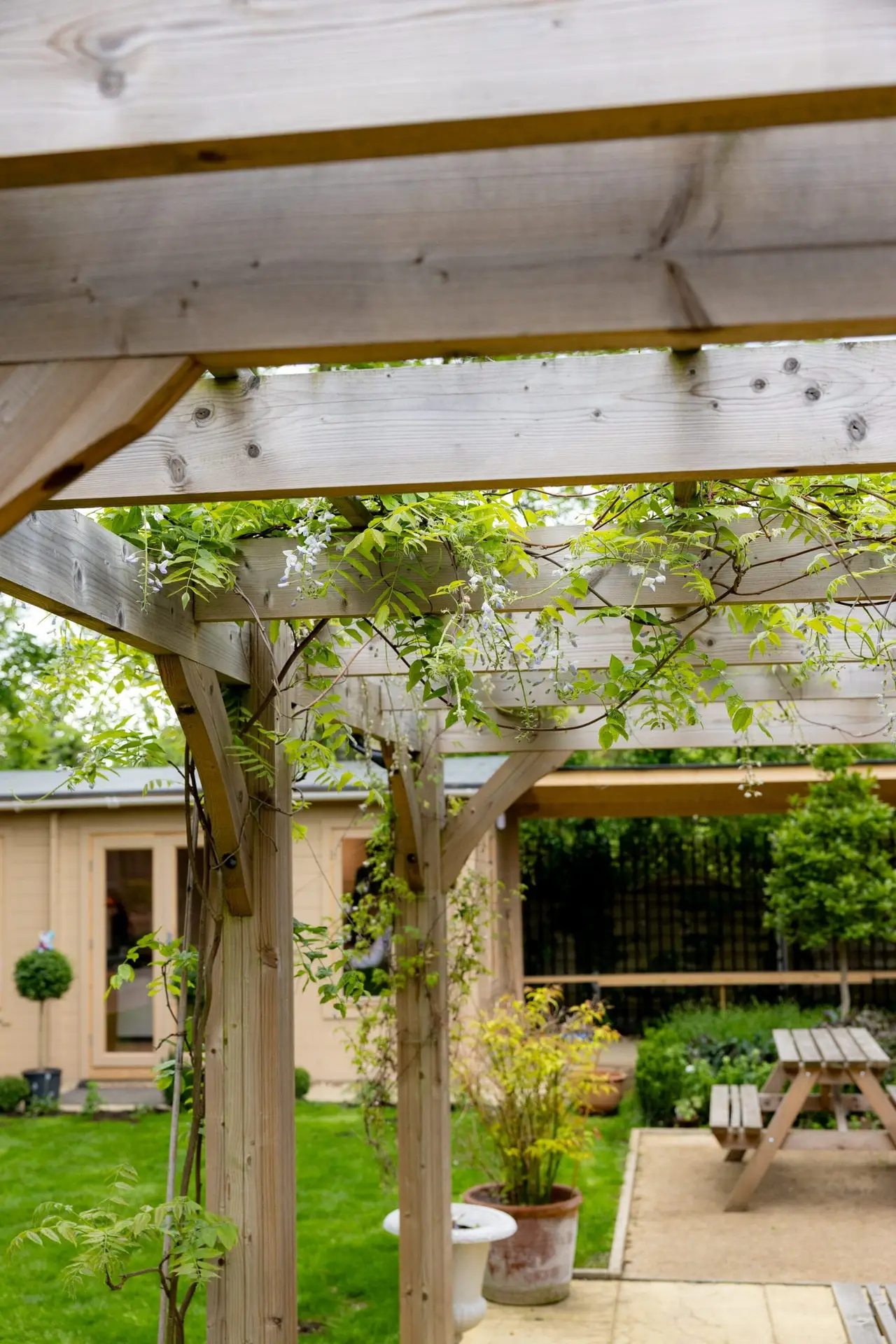 benches garden cabin scaled